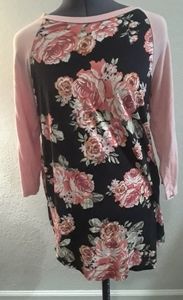 Rose‎ Patterned Pink & Black Baseball Tee